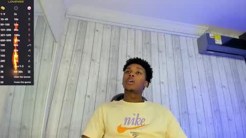 Snapshot of dominicsccott chatting on March 8, 12:39 pm Dominicscott online show from March 8, 12:39 pm