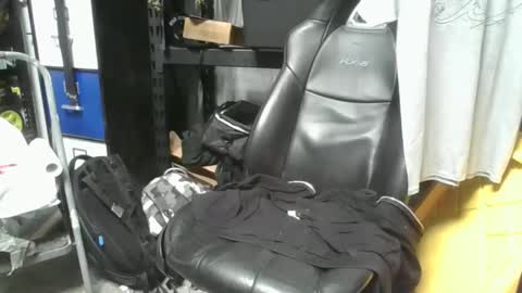 Snapshot of donutz333 chatting on November 1, 11:20 pm donutz333 online show from November 1, 11:20 pm