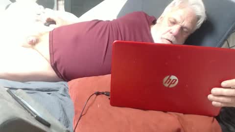 cummingdoouug online show from April 1, 8:28 pm