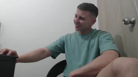 draco_boy2000 online show from October 31, 9:29 pm