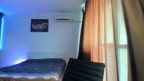 Johnny online show from April 18, 12:06 pm