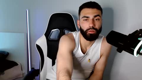 drewwho_ online show from April 9, 9:54 pm