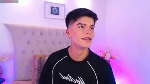 Dulcey online show from November 24, 4:35 am