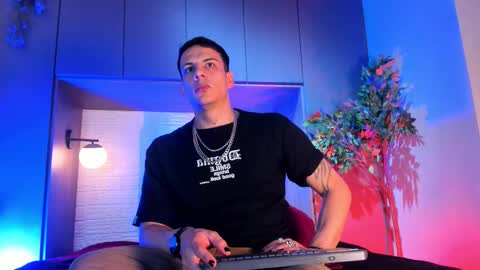 Dustin Sonne online show from December 14, 3:46 am