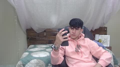 Snapshot of dyla_n18_ chatting on January 19, 7:58 pm dyla_n18_ online show from January 19, 7:58 pm