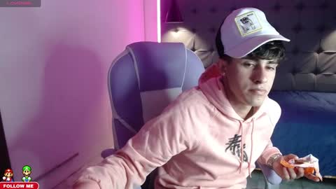 Snapshot of dyla_n18_ chatting on January 3, 9:26 pm dyla_n18_ online show from January 3, 9:26 pm