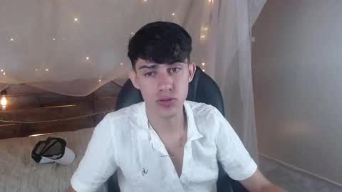 Snapshot of dyla_n18_ chatting on January 11, 11:24 pm dyla_n18_ online show from January 11, 11:24 pm
