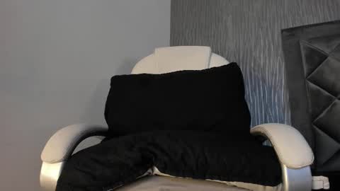 Dylan online show from October 13, 12:00 pm