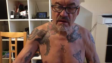 Snapshot of eddelmar chatting on January 7, 7:43 am eddelmar online show from January 7, 7:43 am