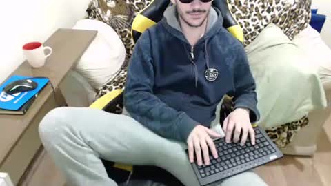 eduardobrain7 online show from October 11, 12:25 am