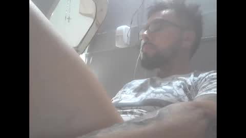 Snapshot of el_principe_veryhot chatting on October 29, 5:21 am el_principe_veryhot online show from October 29, 5:21 am