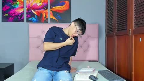 Elan Giralon online show from February 1, 12:31 am