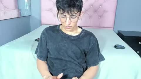 Elan Giralon online show from February 14, 2:17 am