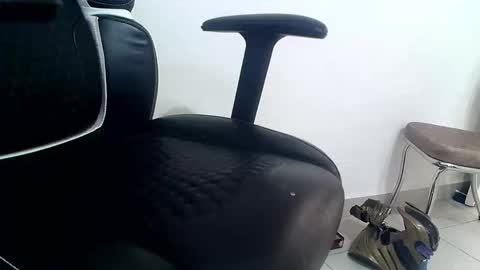 Wife is on the other room online show from November 4, 8:10 pm