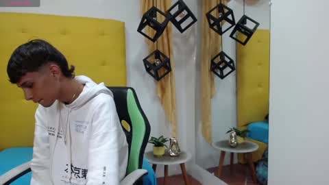 E L I A S online show from January 9, 4:30 am