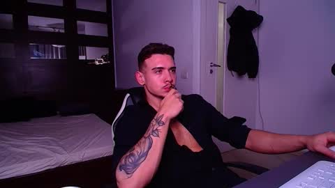 ElijahThorne online show from December 15, 5:37 am