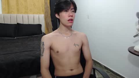 Snapshot of elio_collem chatting on December 27, 8:35 am ELIO online show from December 27, 8:35 am