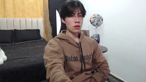 Snapshot of elio_collem chatting on January 4, 2:14 pm ELIO online show from January 4, 2:14 pm