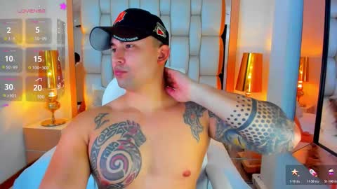 E L L I O T    V E L E Z online show from December 15, 8:39 pm