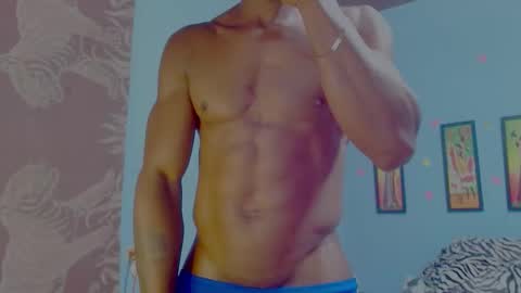 elmiltonnjakee online show from February 3, 6:40 am