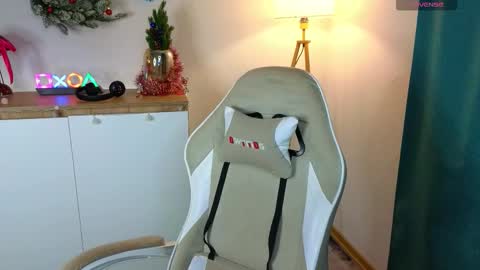 em0_b0y online show from January 19, 2:19 pm