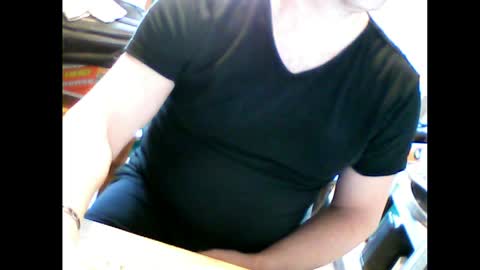 Em online show from April 1, 9:11 am