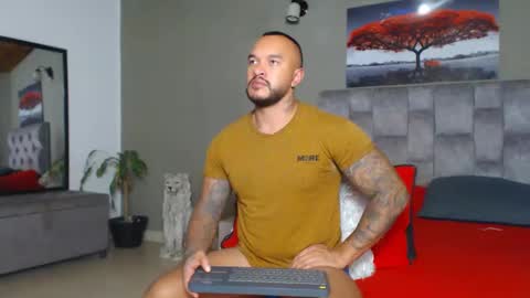 Snapshot of emanuelspencer chatting on October 7, 12:59 am emanuelspencer online show from October 7, 12:59 am