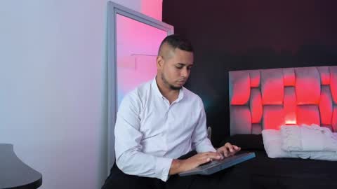 emilianoclarke online show from September 11, 12:31 am