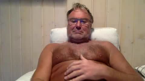 Snapshot of endurado chatting on October 17, 6:50 am endurado online show from October 17, 6:50 am