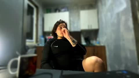 niki online show from December 1, 3:59 pm