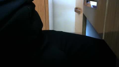 engin_83 online show from October 18, 7:30 pm