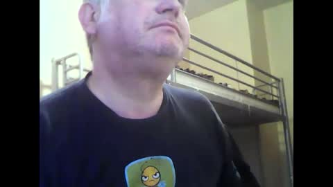 englishguysurrey online show from November 26, 7:33 am