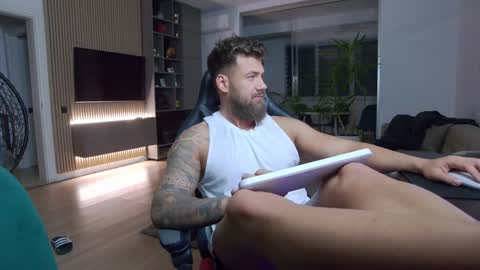 Erik online show from January 18, 9:02 pm