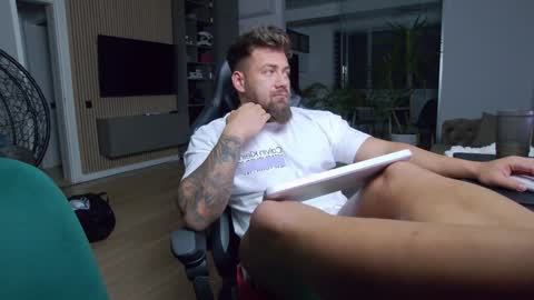 Erik online show from January 26, 7:31 pm