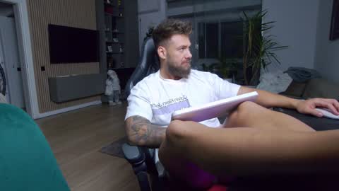 Erik online show from December 30, 5:13 pm