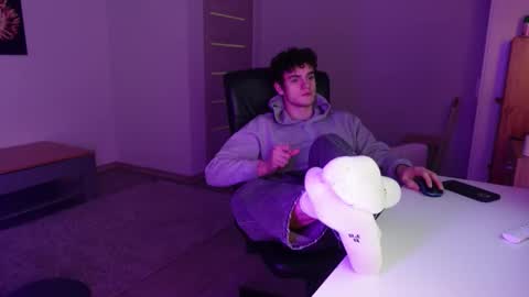    online show from November 30, 6:37 am