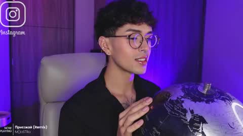   online show from April 18, 5:53 am