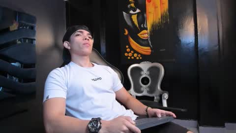 Snapshot of eryonbradley chatting on October 15, 11:18 am Eryon online show from October 15, 11:18 am