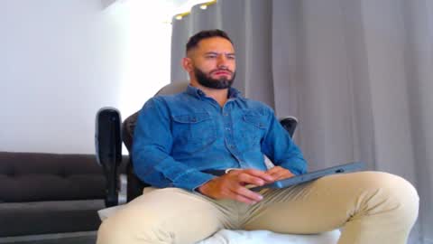 esteban online show from December 1, 1:36 pm