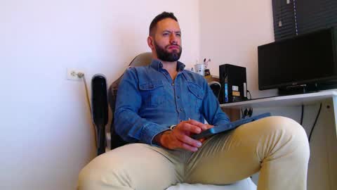 esteban online show from March 6, 3:53 pm