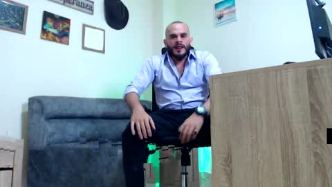 Esteban Fernandez online show from April 5, 5:04 am