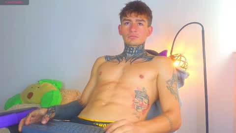 Esteban independent model online show from January 13, 2:10 pm