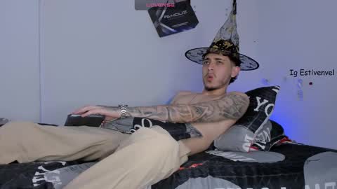 estivenvel online show from October 29, 9:51 pm