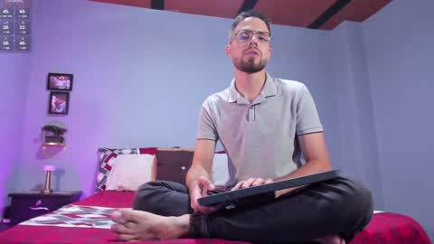 ADAM TAYLOR  ETHAN CAMBAL INDEPENDENT MODELS online show from January 29, 9:07 pm