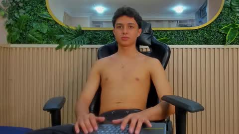 ethanlowell online show from January 11, 5:33 am