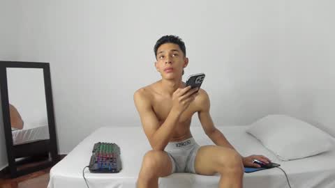 Snapshot of evans_collins24 chatting on January 29, 10:11 pm Evans collins24 online show from January 29, 10:11 pm