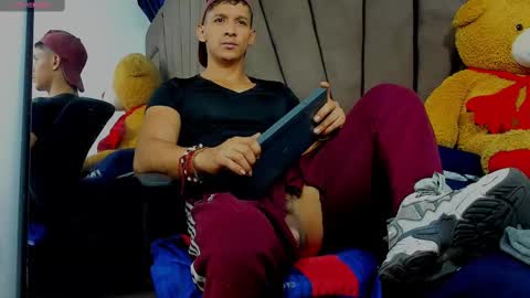   online show from March 7, 2:01 pm