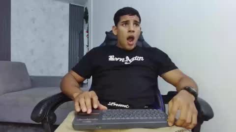 luis online show from November 1, 3:32 am