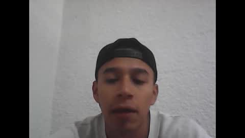 R online show from May 18, 3:06 pm
