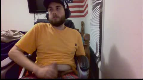 Snapshot of farmboy2398 chatting on December 15, 2:08 am farmboy2398 online show from December 15, 2:08 am